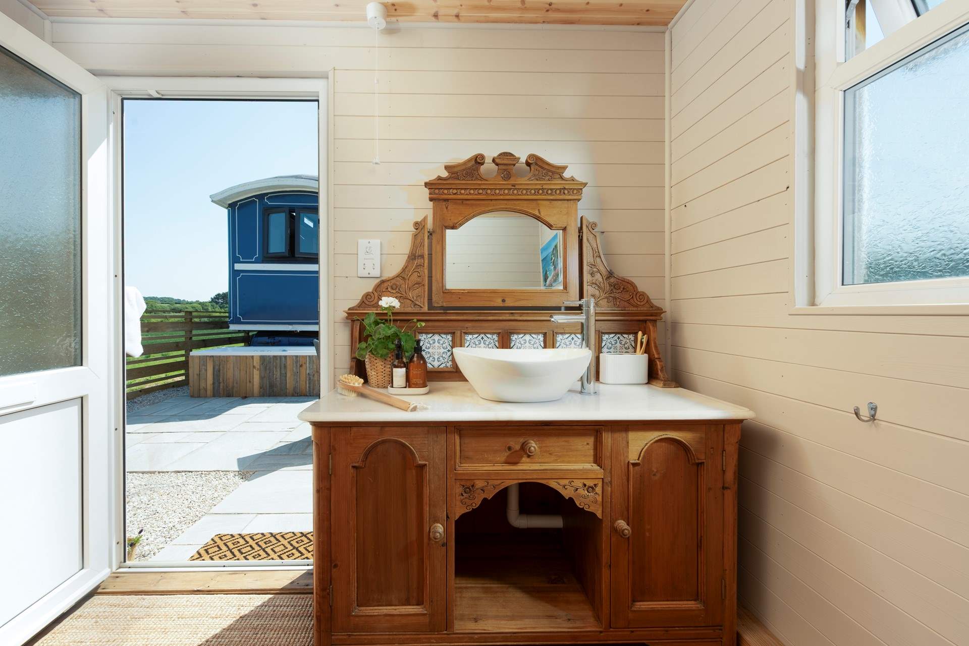 Hang up your towels before sinking into the al fresco bath. 