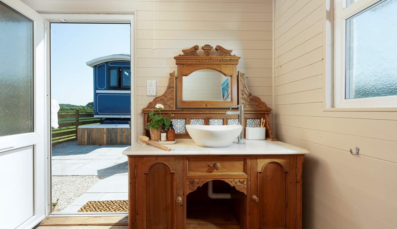Hang up your towels before sinking into the al fresco bath. 