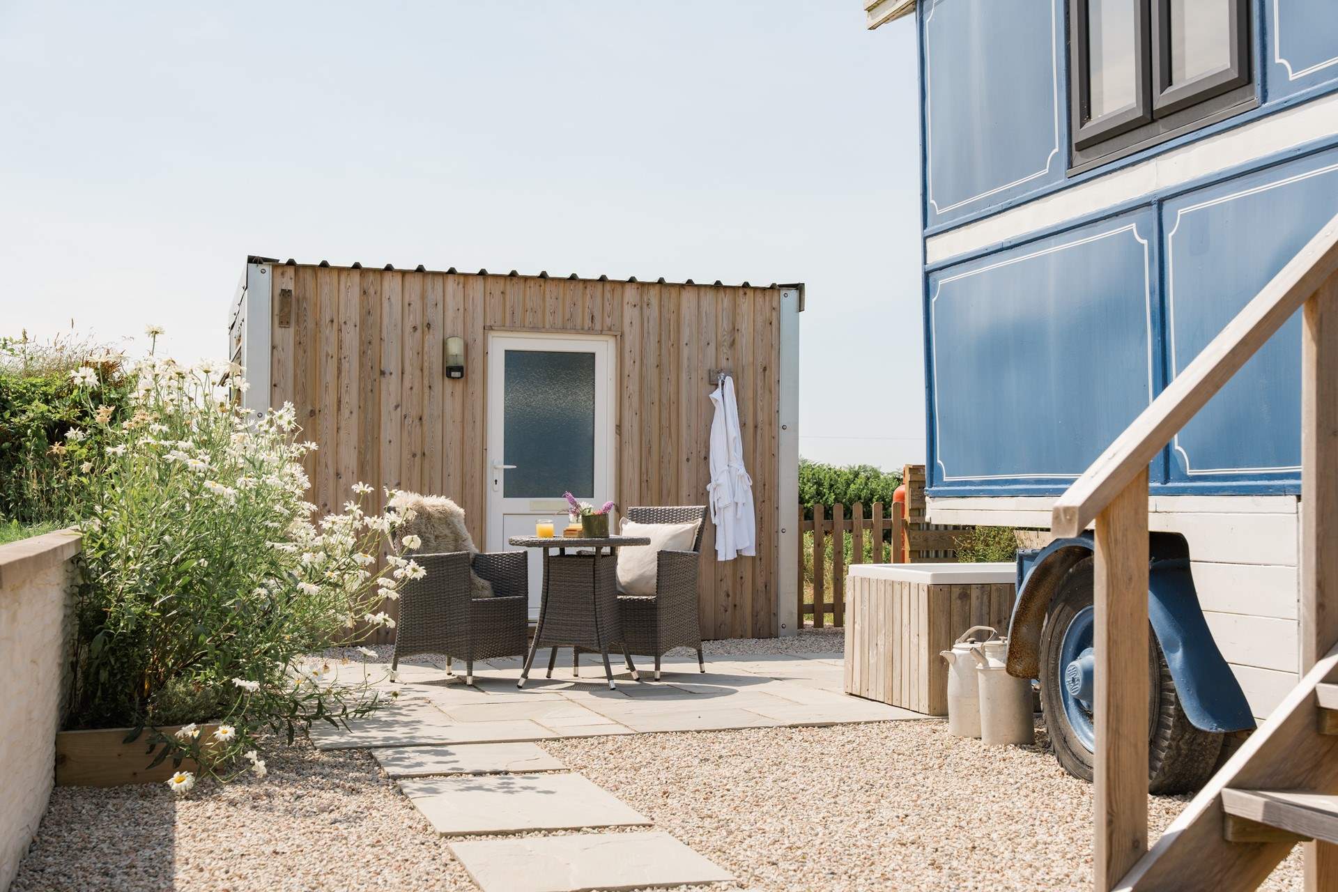 A few steps from the wagon, you'll find the gorgeous, light-filled shower-room.