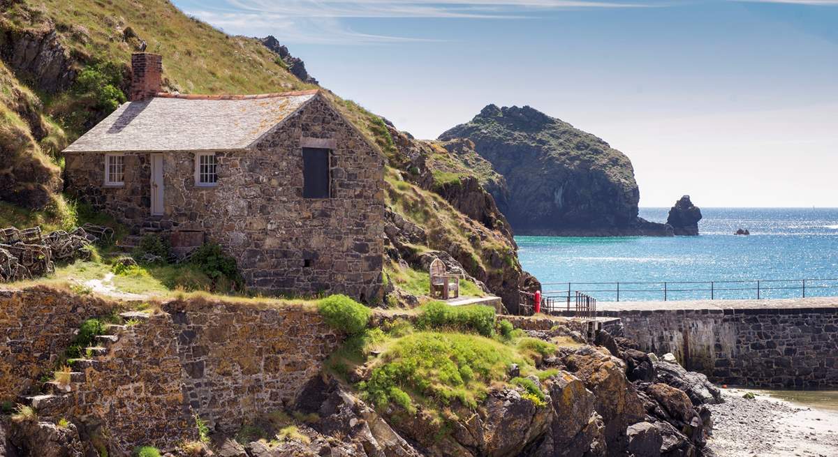 Mullion Harbour is about 10 minutes walk or so downhill from Roselands.