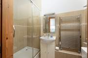This is the en suite to bedroom 4.