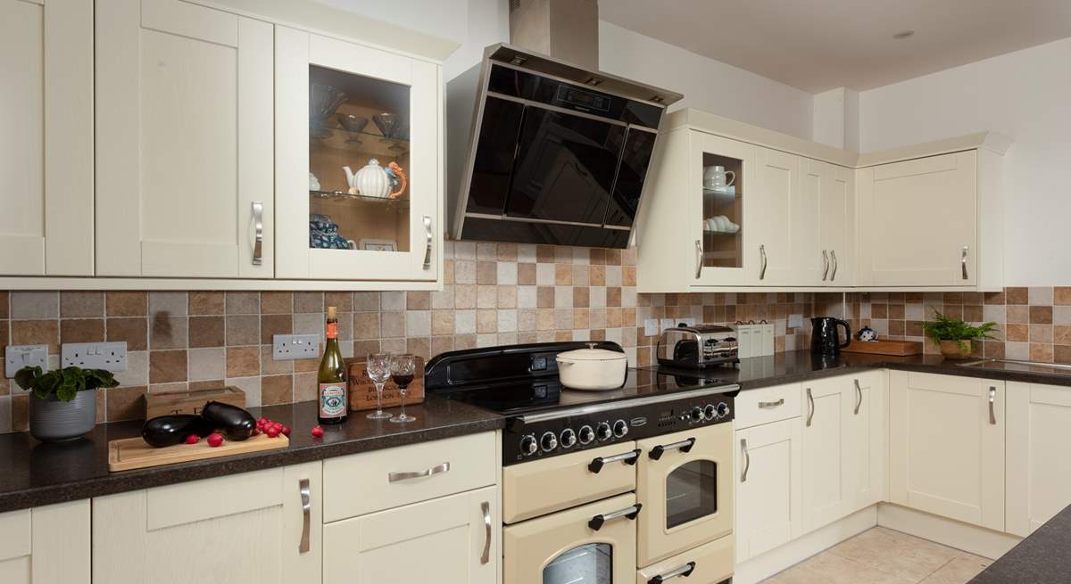 It boasts a fabulous Rangemaster cooker for holiday feasts!