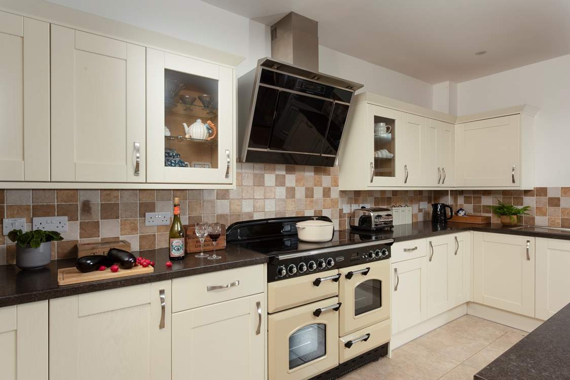 It boasts a fabulous Rangemaster cooker for holiday feasts!