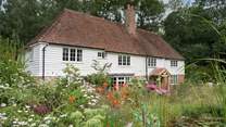 This charming countryside retreat is situated in the High Weald National Landscape (Area of Outstanding Natural Beauty).