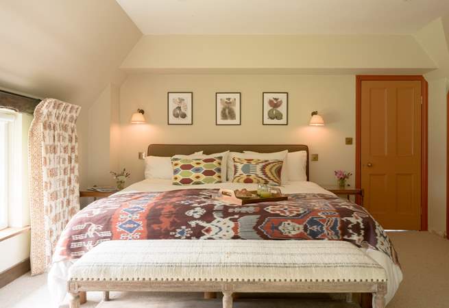 Lose yourself in this wonderful Emperor bed.