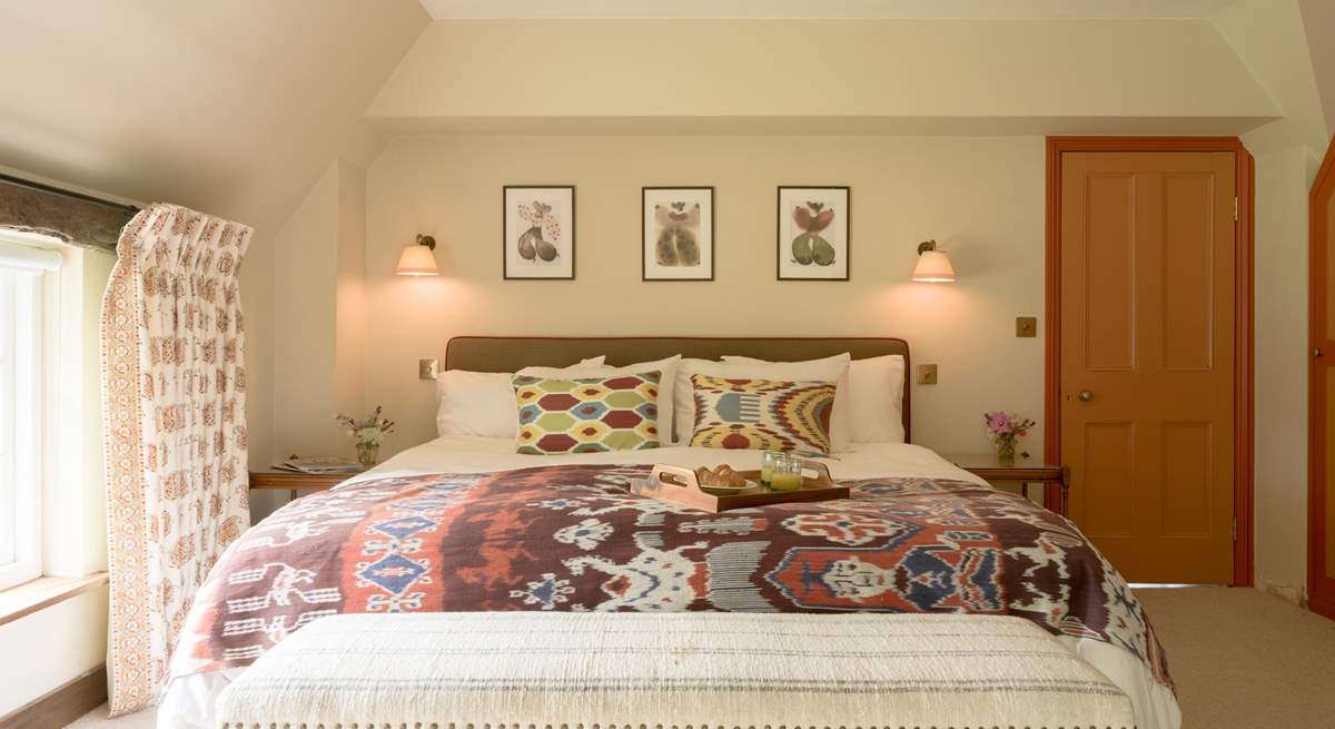 Lose yourself in this wonderful Emperor bed.