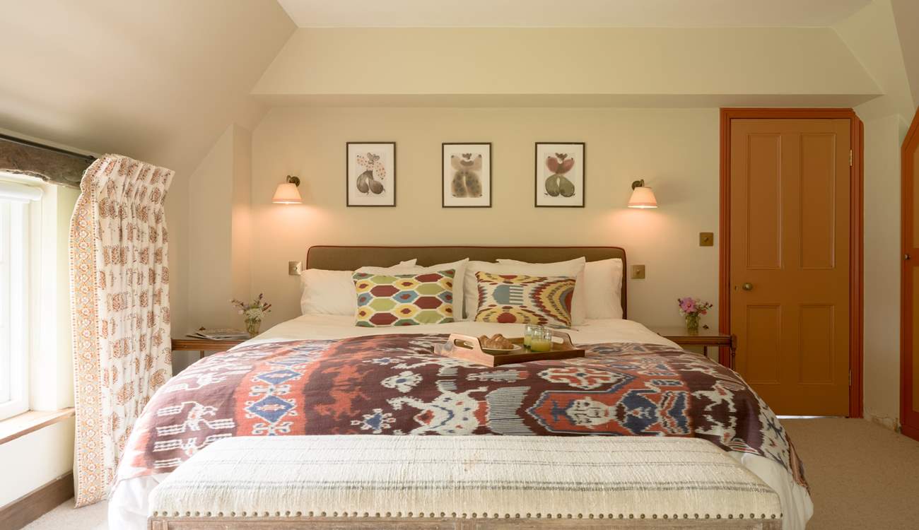 Lose yourself in this wonderful Emperor bed.