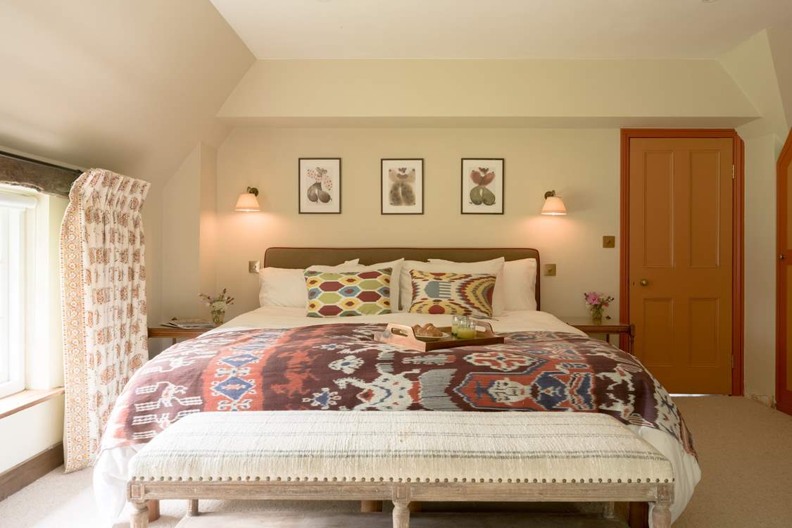 Lose yourself in this wonderful Emperor bed.