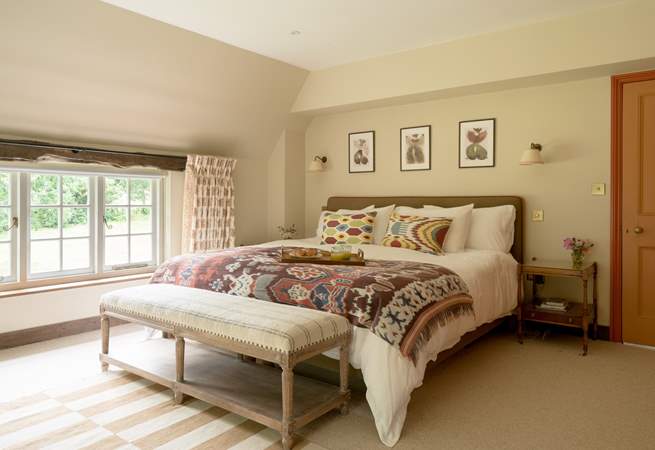 The main bedroom with Emperor bed (6' 6'' wide) is a relaxing haven.