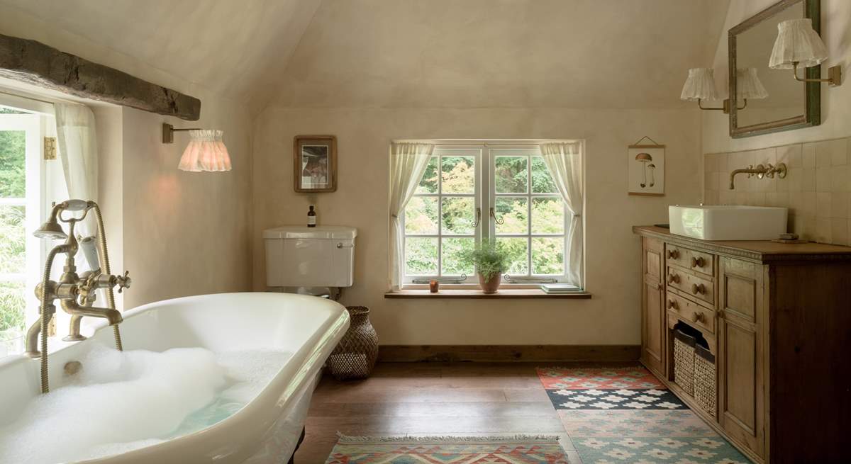 The en suite has a gorgeous free-standing bath.