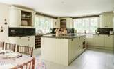 This stunning kitchen is perfect for leisurely brunches and dinner parties together. - Thumbnail Image