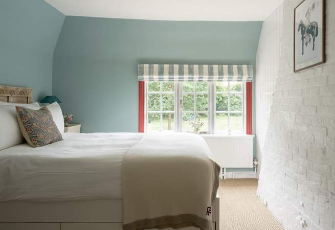 All enjoying garden views.