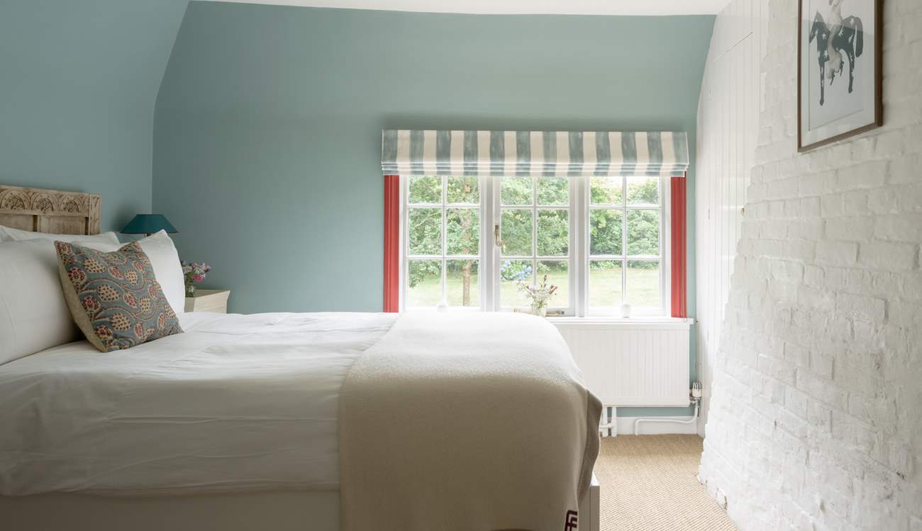 All enjoying garden views.