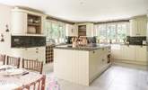 This stunning kitchen is perfect for leisurely brunches and dinner parties together. - Thumbnail Image