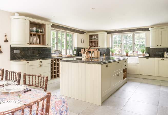 This stunning kitchen is perfect for leisurely brunches and dinner parties together.