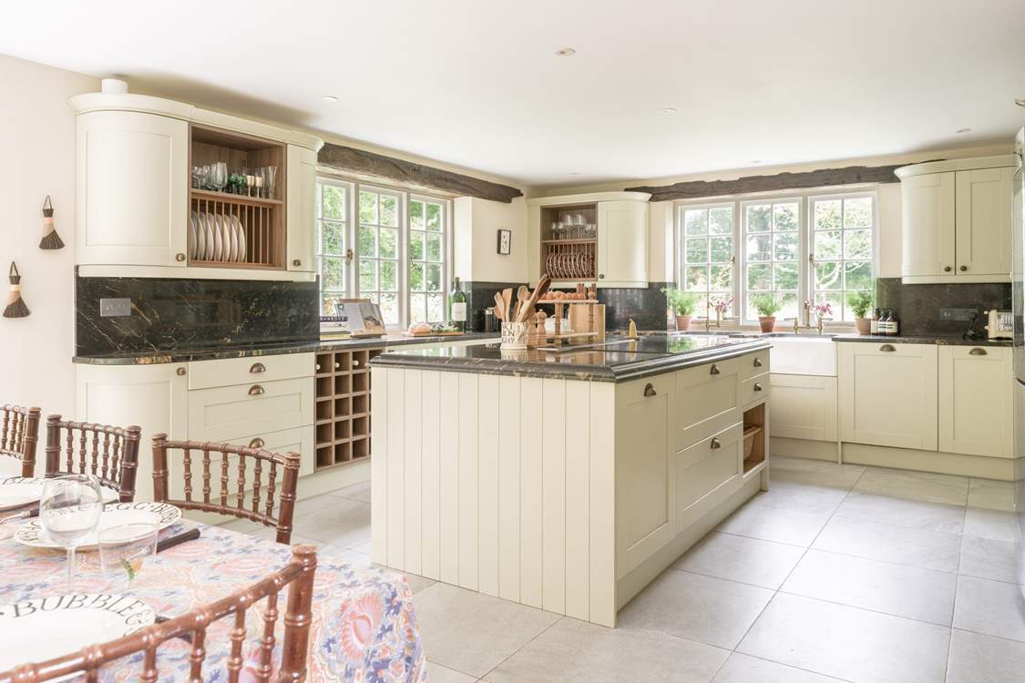 This stunning kitchen is perfect for leisurely brunches and dinner parties together.
