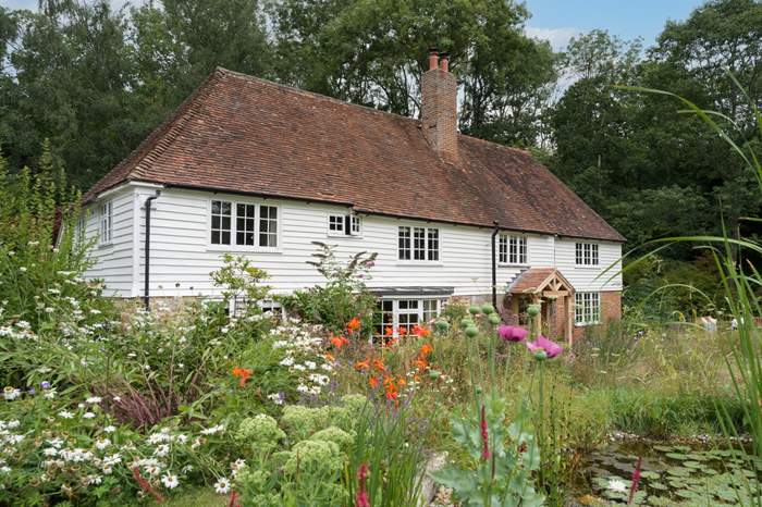 Ellenhall is a 4 bedroom, dog friendly self catering cottage near Battle.