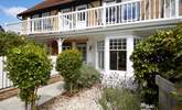 Cottage style garden delights... - Thumbnail Image