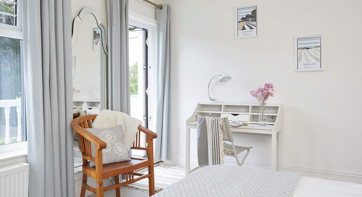 Breathe in the fresh air whist enjoying breakfast in bed!