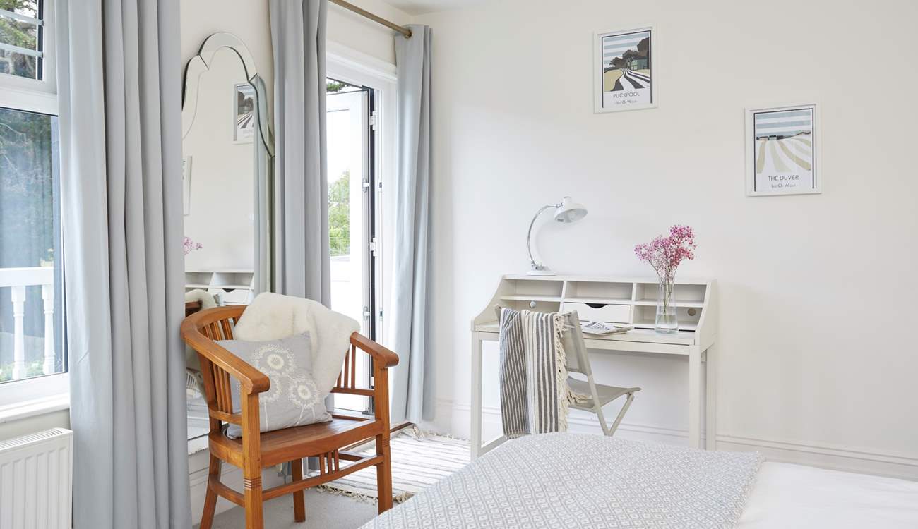 Breathe in the fresh air whist enjoying breakfast in bed!