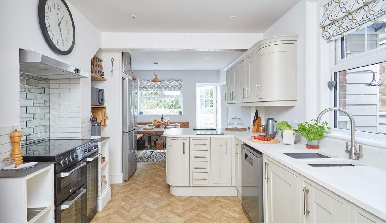 Enjoy home-from-home comforts in this beautiful, bright and fully equipped kitchen.