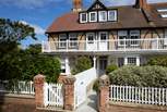 Welcome to picture-perfect Maybury, tucked away at the end of a no through road. 