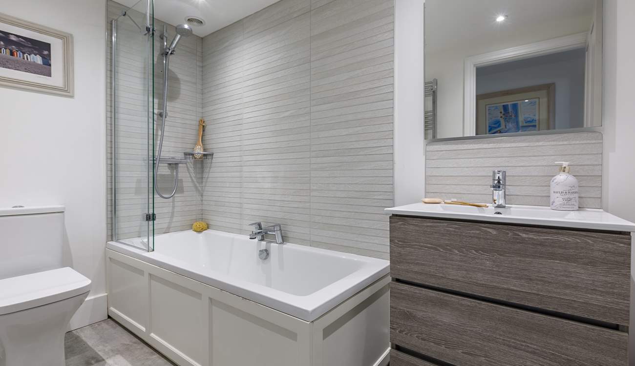 The stylish family bathroom.