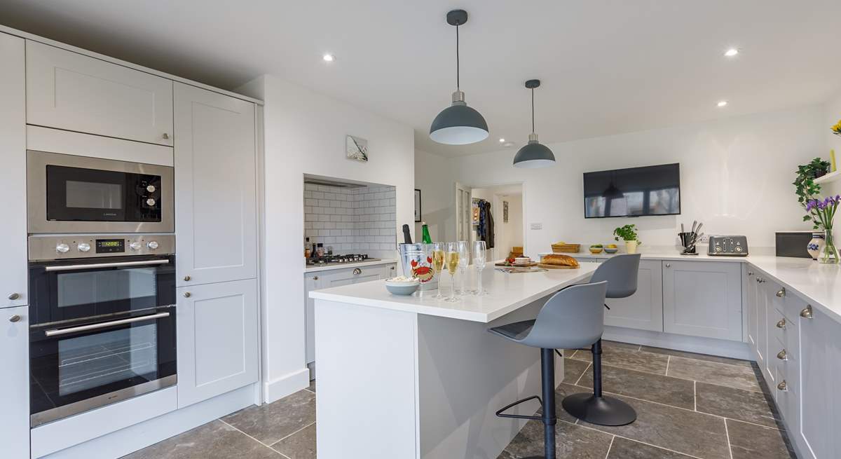 Pre-dinner drinks in the gorgeous kitchen, great for catching up with dear friends.