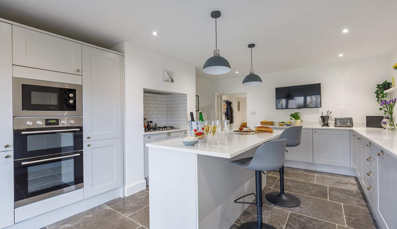 Pre-dinner drinks in the gorgeous kitchen, great for catching up with dear friends.