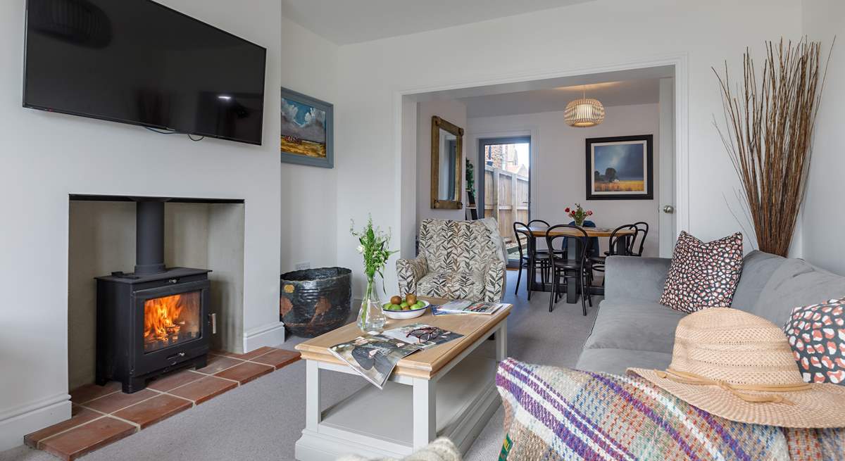 Enjoy a gorgeous supper or dine out in style with fab restaurants a gentle stroll away.