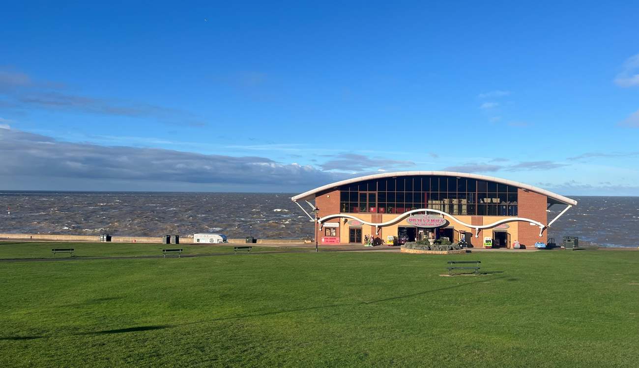 Enjoy live music on the green in summer months with local bands performing against a magnificent view of spectacular sunsets.