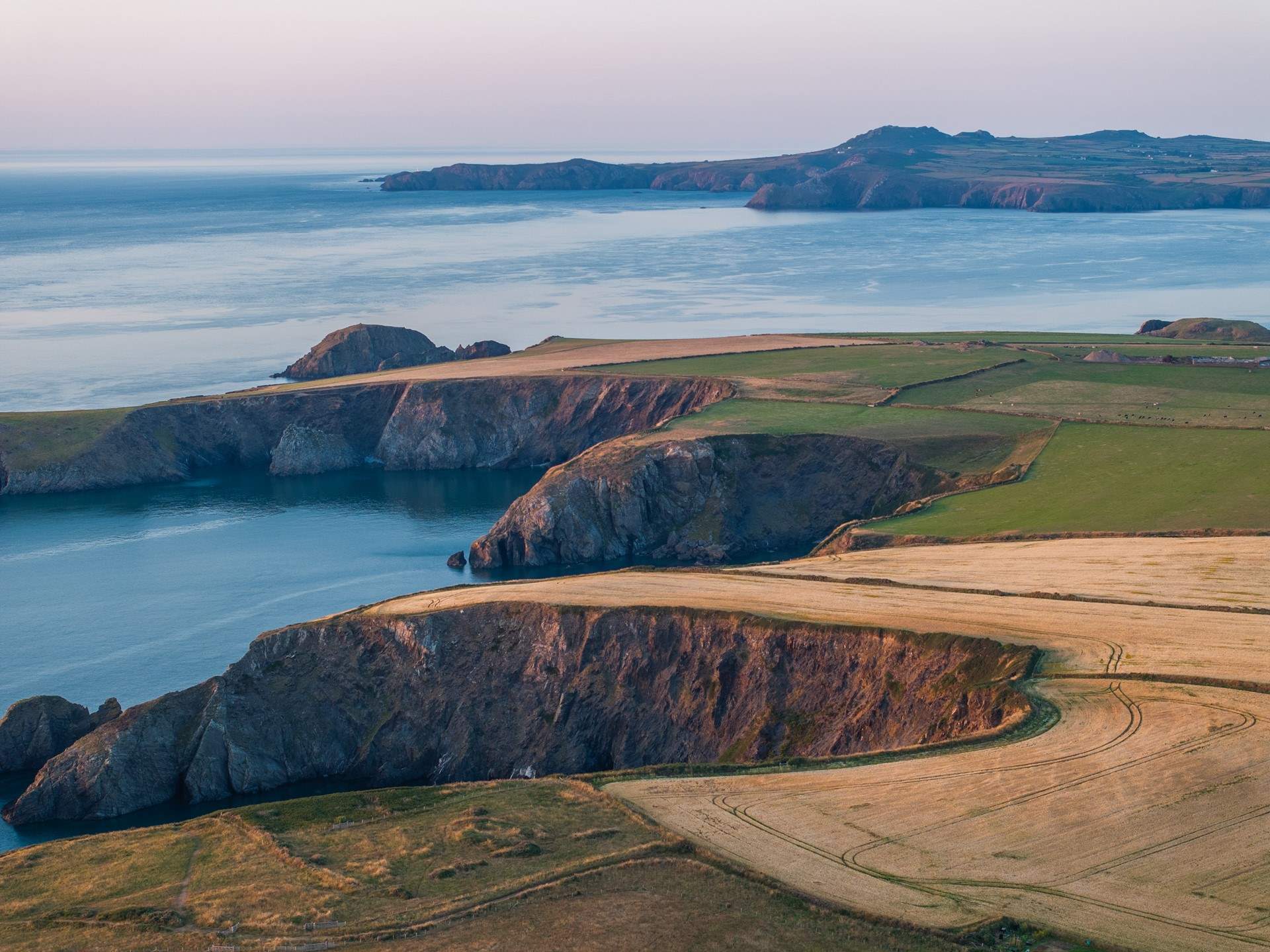 The surrounding spellbinding coastline.