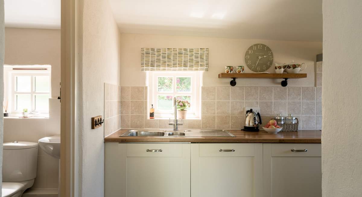 Sunlight streams through the pretty cottage window. 