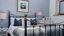 Slow holiday mornings in the comfy king-size wrought iron bed. Bliss.