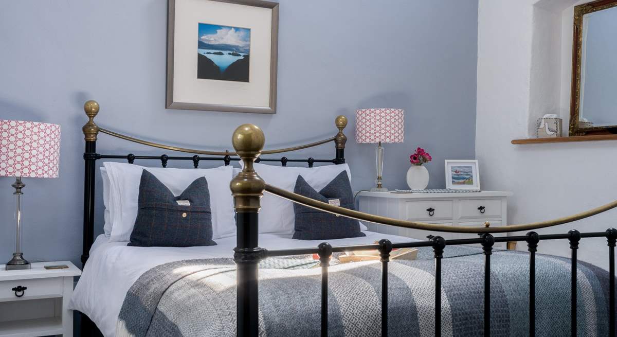 Lazy holiday mornings in the comfy king-size wrought iron bed. Bliss.