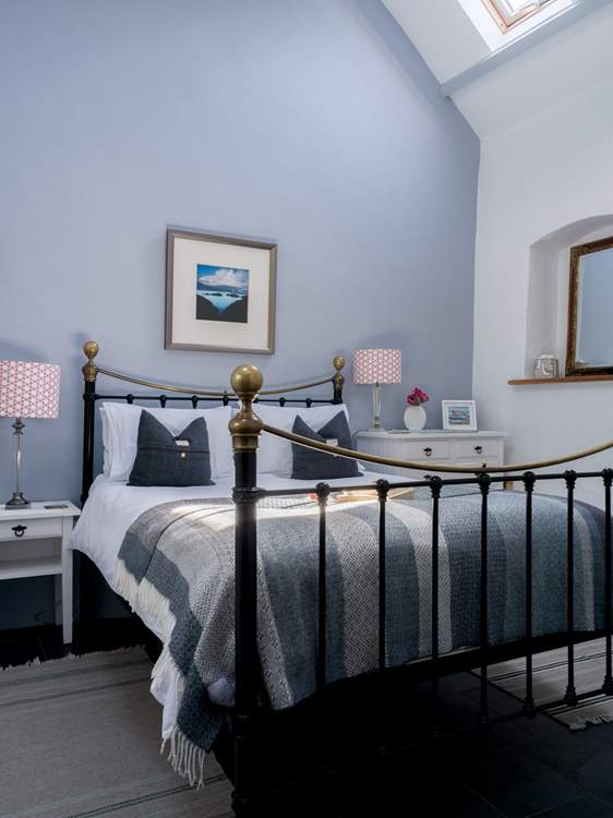 Lazy holiday mornings in the comfy king-size wrought iron bed. Bliss.