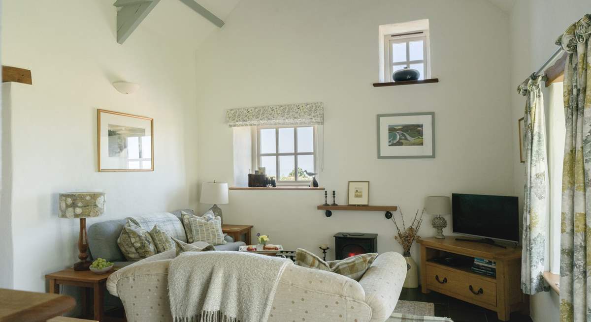 Stylish throughout with beamed high ceilings and a  sea view. Perfect for relaxing after a day in the sea air. 