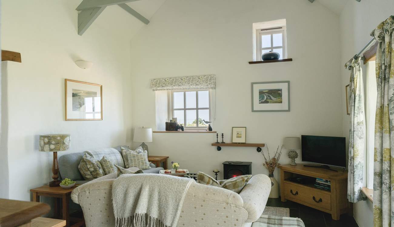 Stylish throughout with beamed high ceilings and a  sea view. Perfect for relaxing after a day in the sea air. 