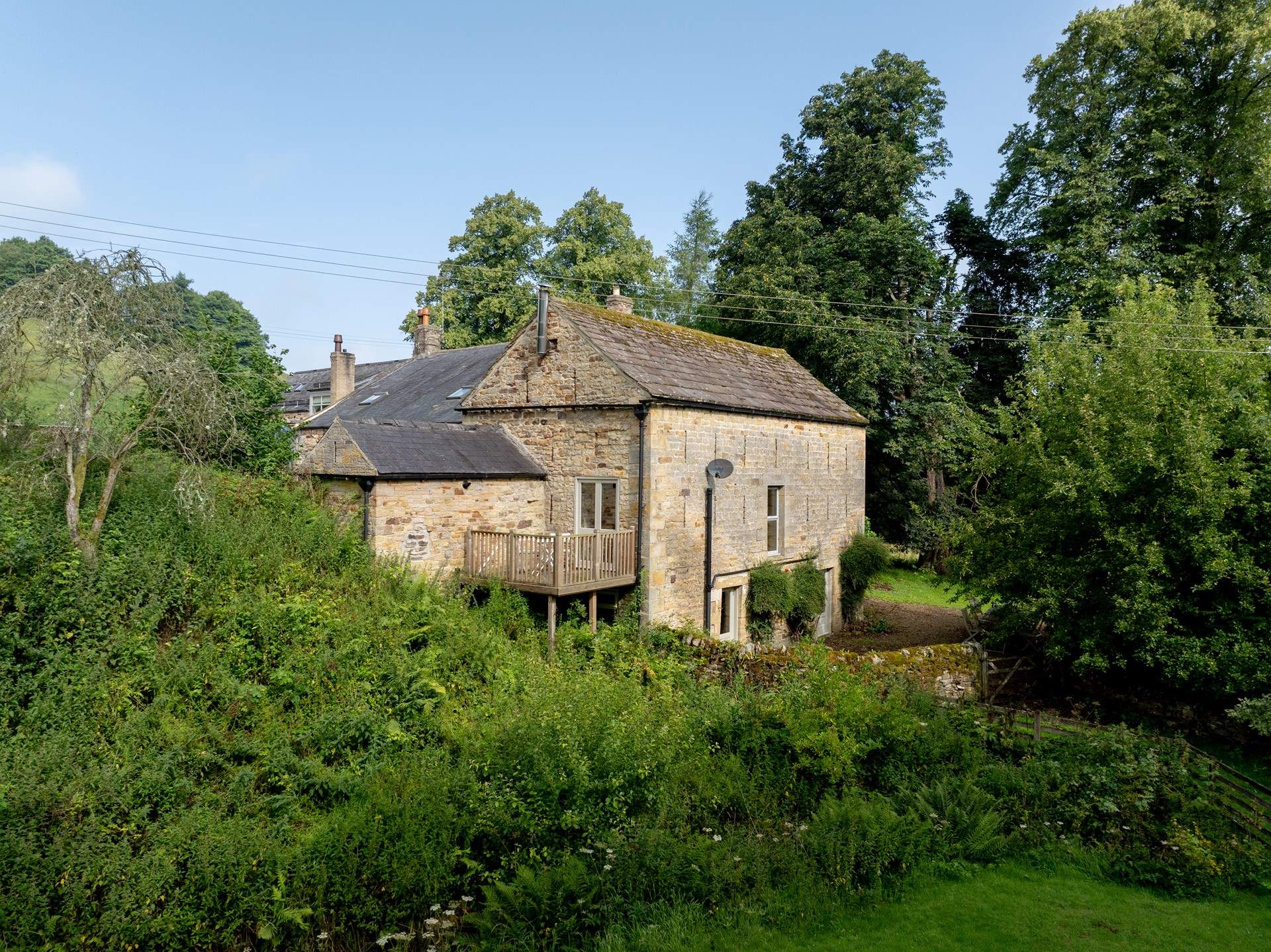 You can see the past history of the barn from the outside. 