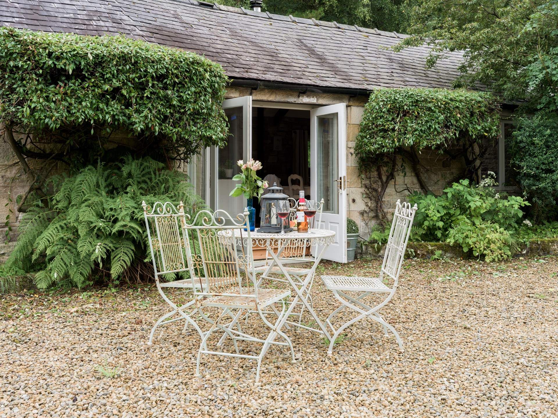 Enjoy an al fresco tipple. 