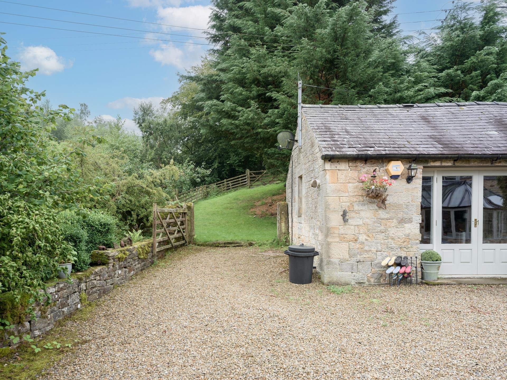 You can walk up the hill directly from the cottage.