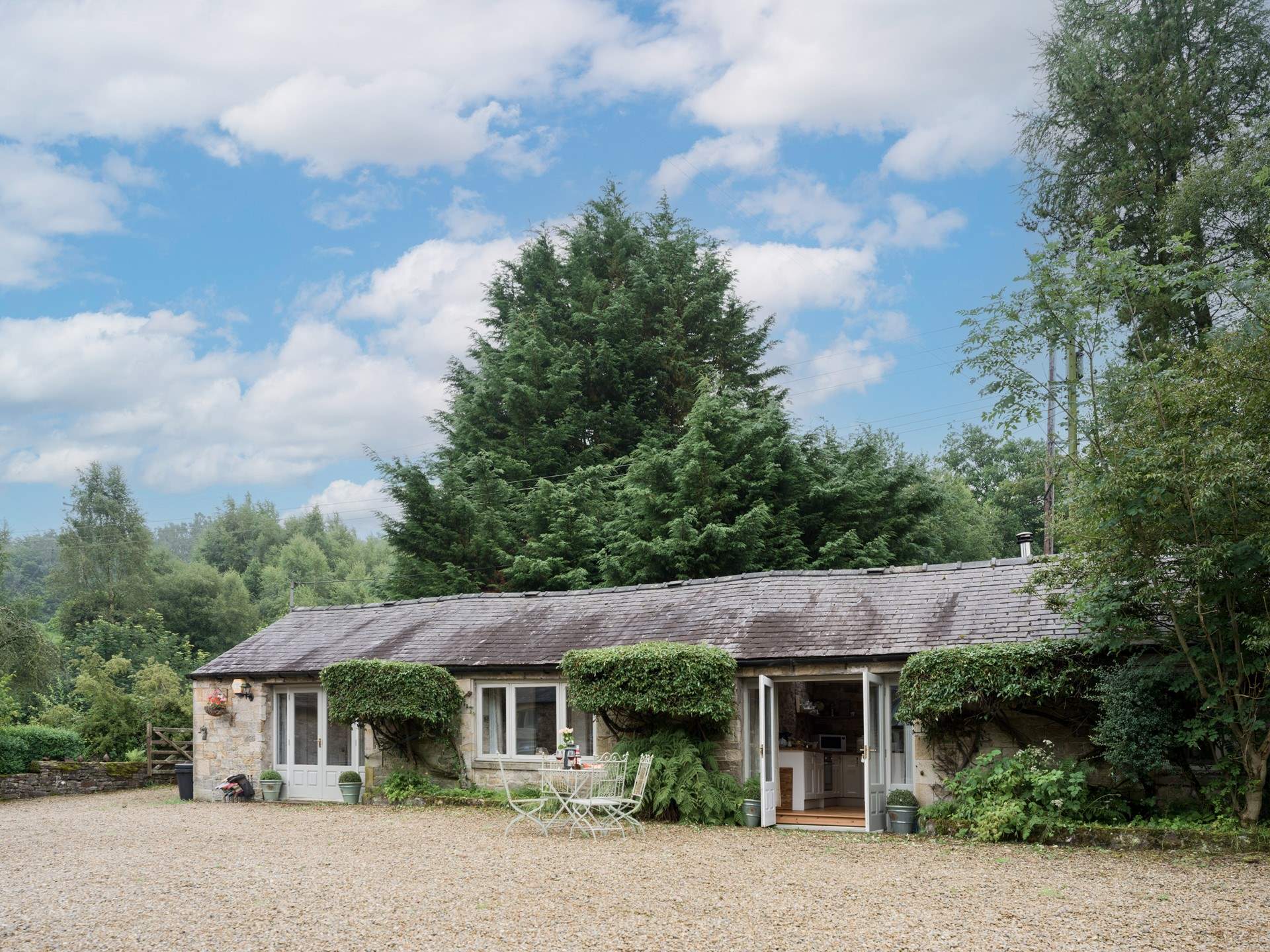 Magical Cottage is pretty as a picture.