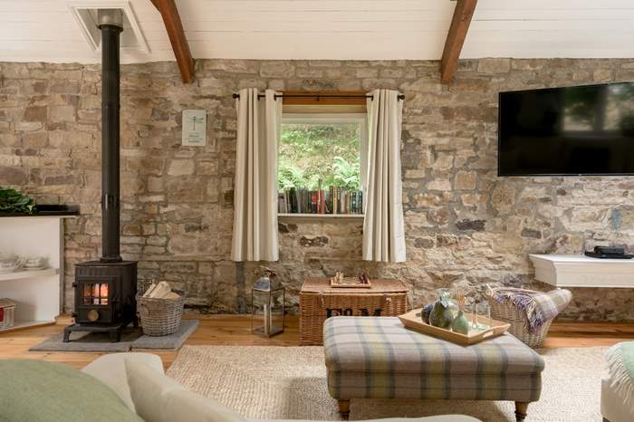 Magical Cottage,Sleeps 4 + cot, 1.9 miles W of Haltwhistle