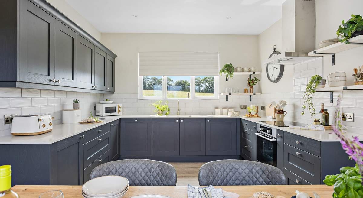 Plenty of room for all to help prepare your holiday meals.