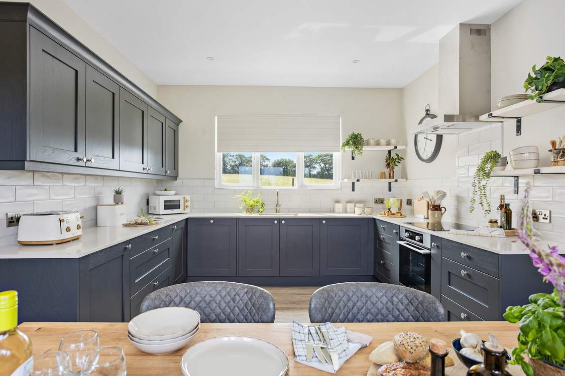 Plenty of room for all to help prepare your holiday meals.