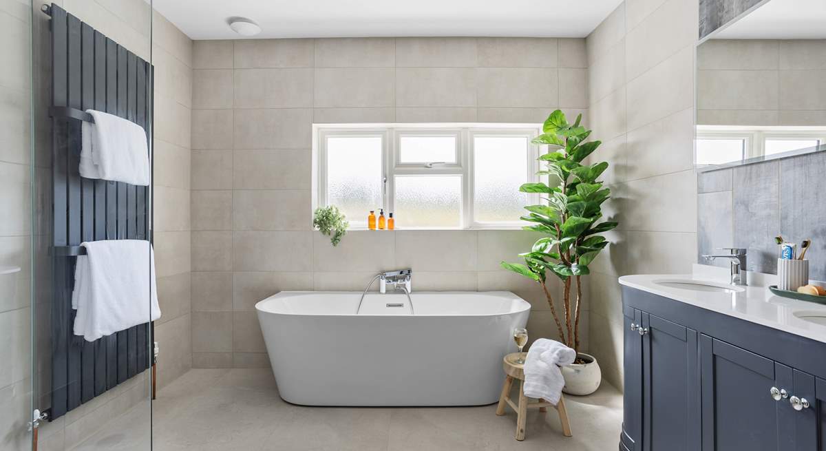 ...a gorgeous free-standing bath.