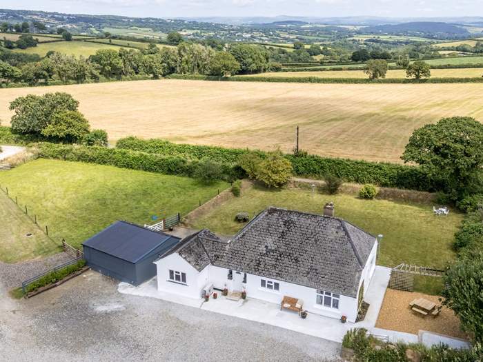 Brookfield, Sleeps 8 in Callington