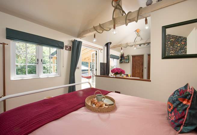 Relax with a coffee in bed and listen to the sounds of nature. 