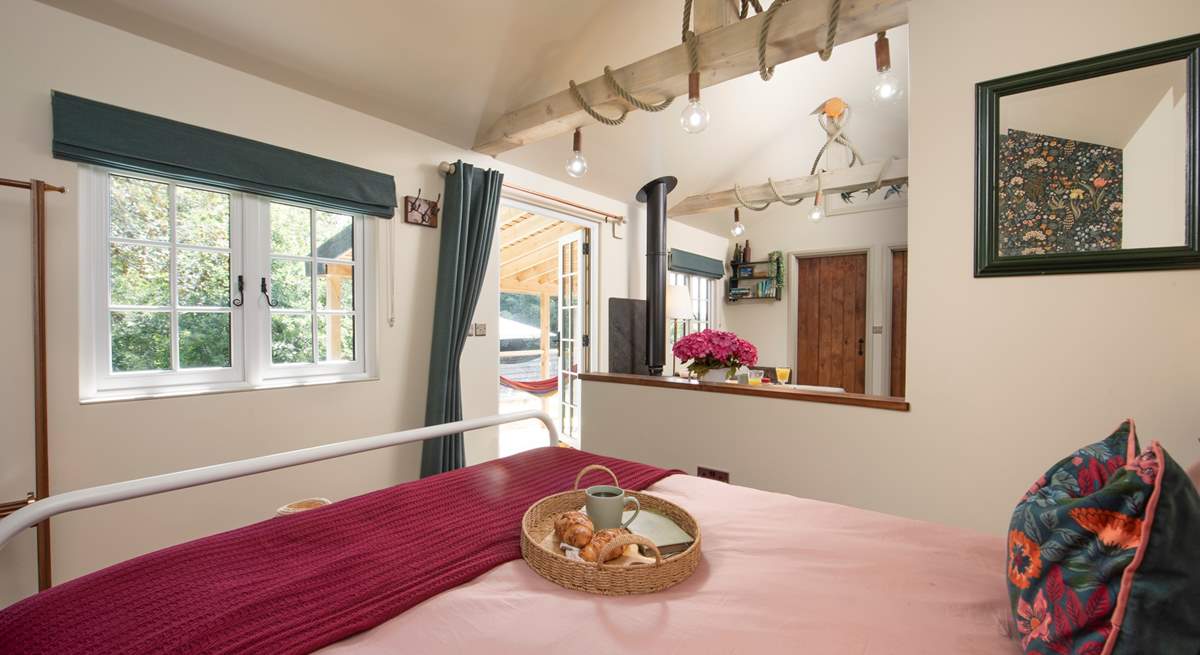 Relax with a coffee in bed and listen to the sounds of nature. 