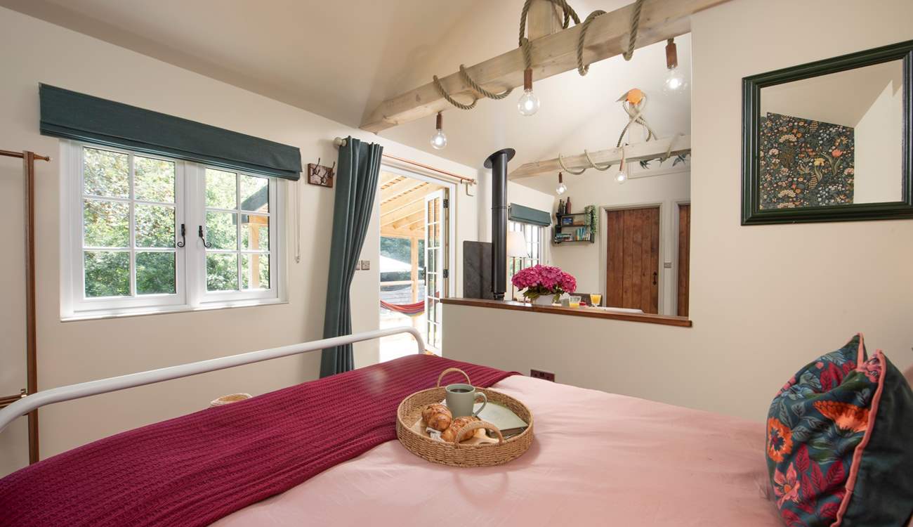 Relax with a coffee in bed and listen to the sounds of nature. 